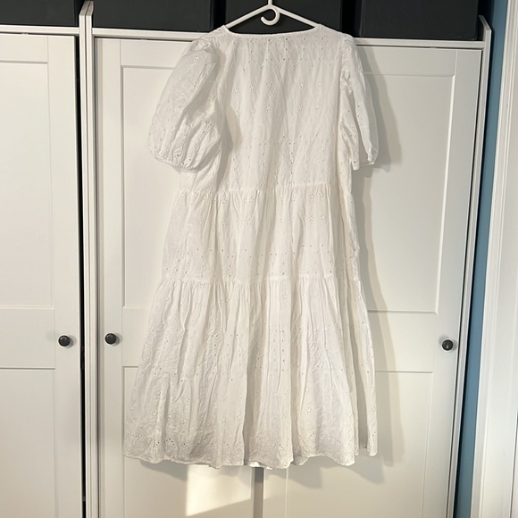 H&M plus sized white cotton eyelet dress - Picture 3 of 8
